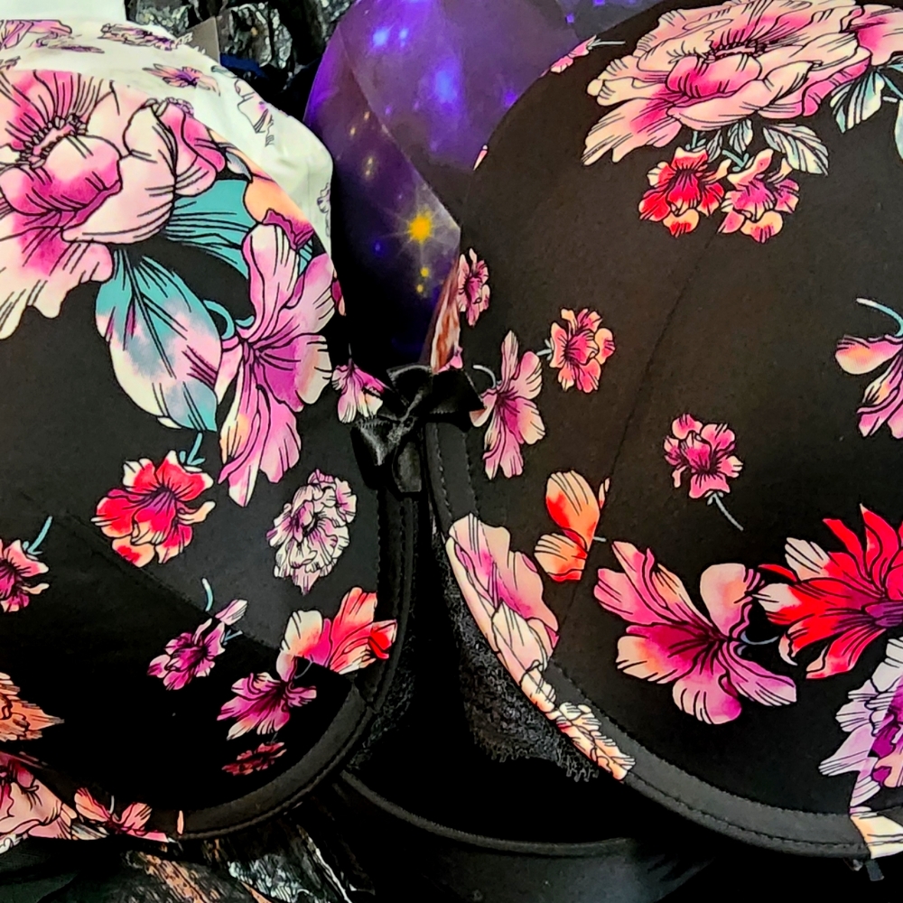 Torrid Bra size 42C Floral Print